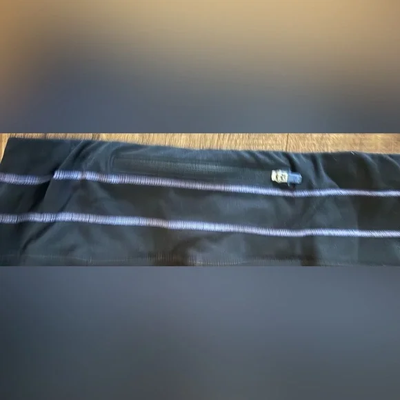 Athleta woman’s cropped leggings 
Size small blue black - Picture 7 of 8